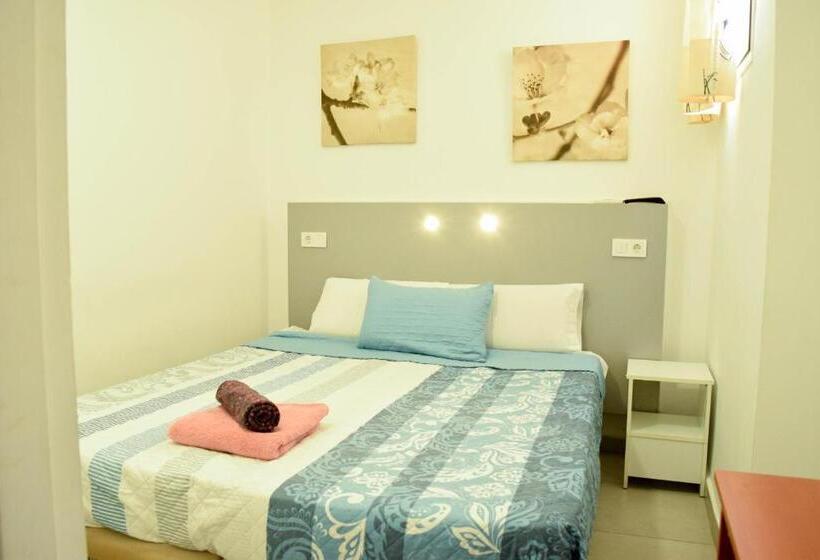 اتاق اکونومی, Lagunillas St