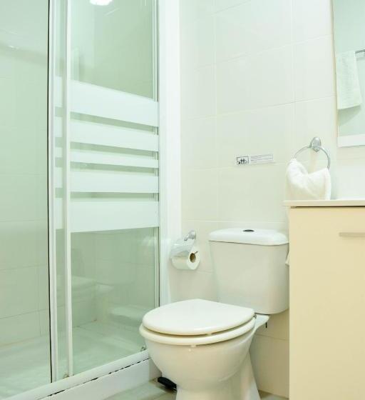 اتاق اکونومی, Lagunillas St