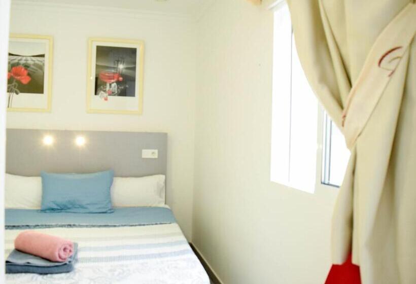 اتاق اکونومی, Lagunillas St