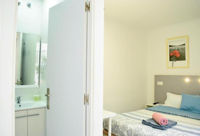 اتاق اکونومی, Lagunillas St