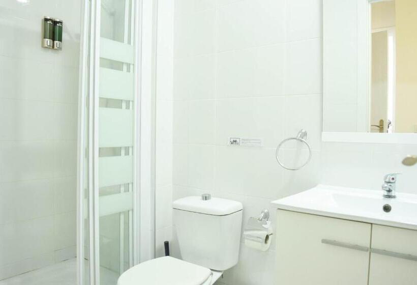 اتاق اکونومی, Lagunillas St