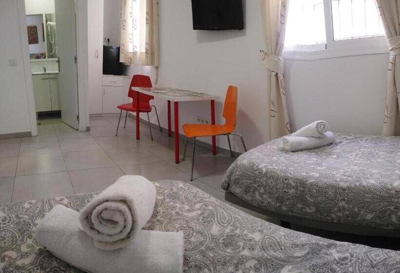 اتاق استاندارد, Lagunillas St