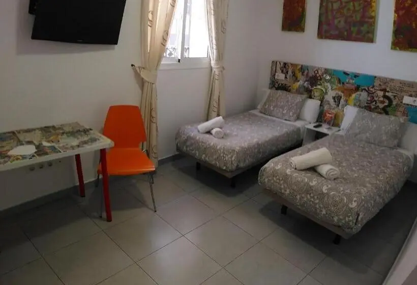 اتاق استاندارد, Lagunillas St