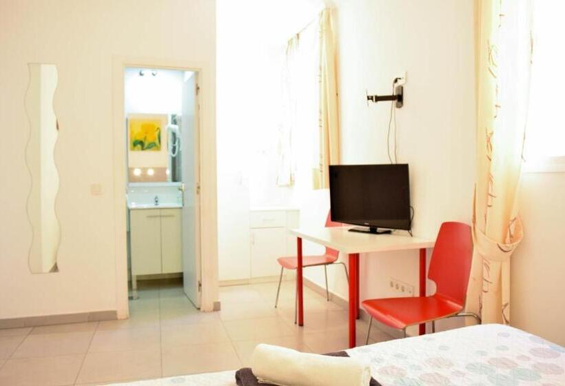 اتاق استاندارد, Lagunillas St