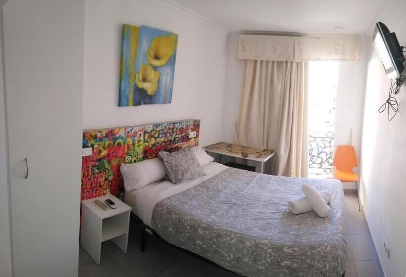 اتاق لوکس, Lagunillas St