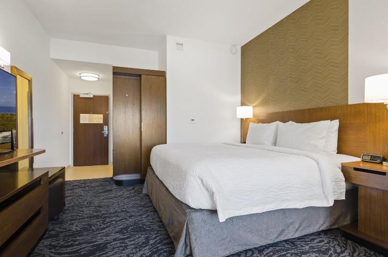 キングサイズベッドのスタンダードルーム, Fairfield Inn & Suites By Marriott St Petersburg North