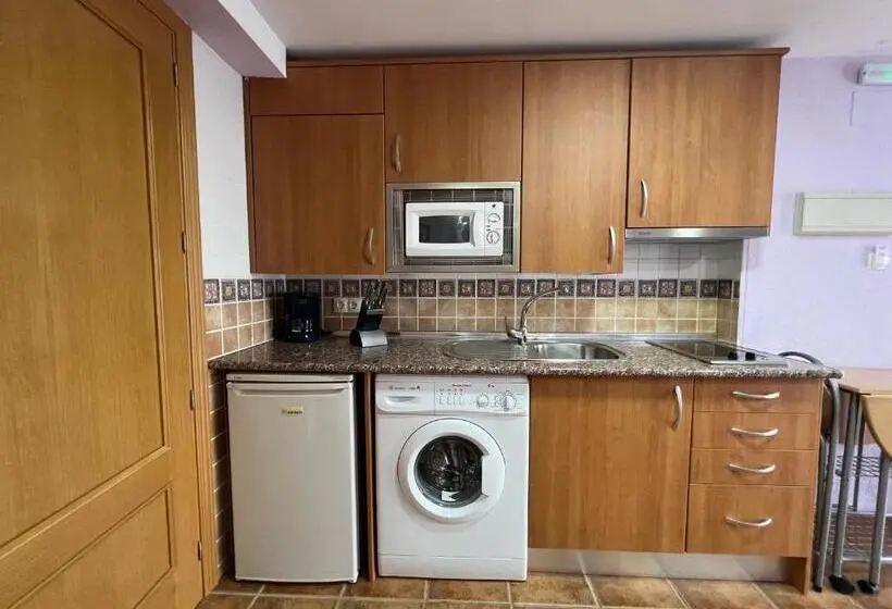 استودیوی استاندارد, Hostal La Colmena