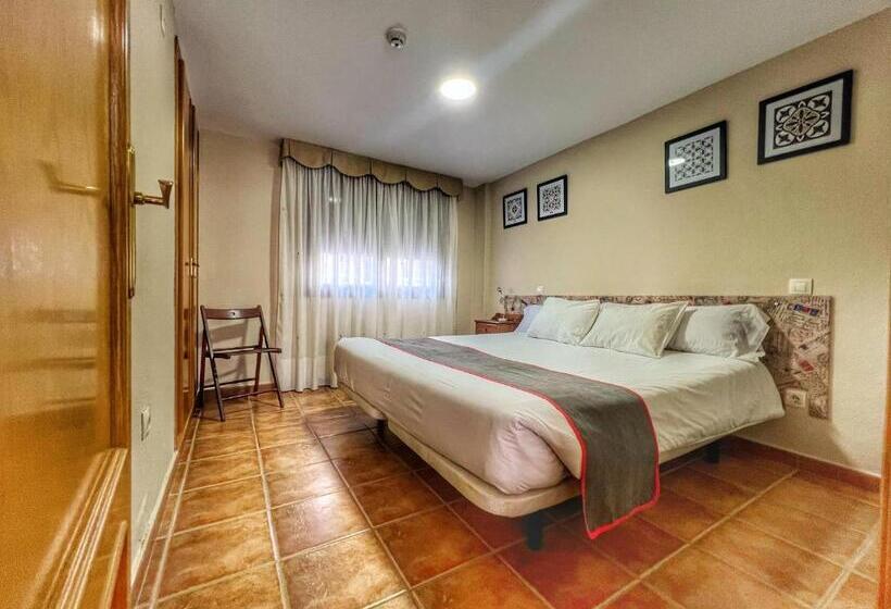 استودیو خانوادگی, Hostal La Colmena