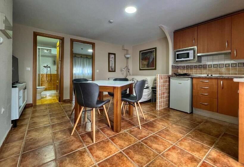 إستديو عائلى, Hostal La Colmena