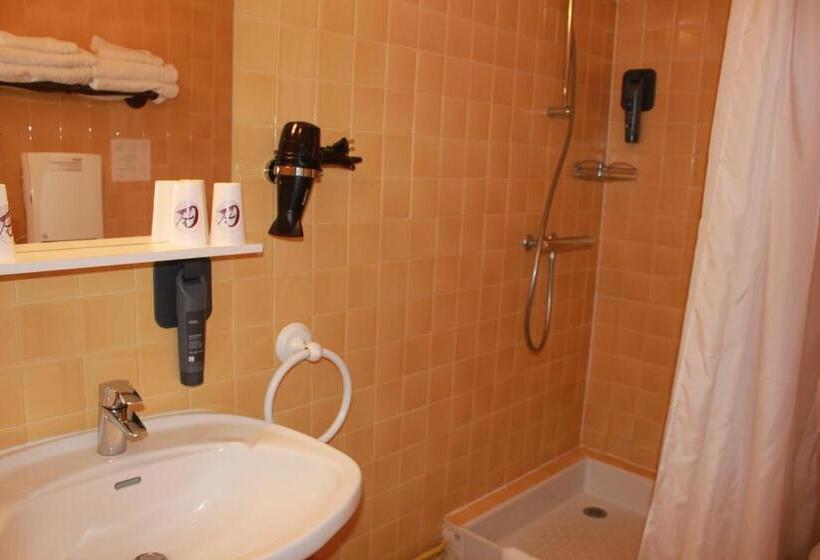 패밀리 룸, Hôtel Les Charmilles