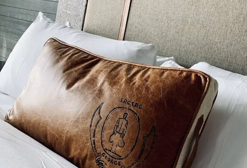 اتاق لوکس, The George