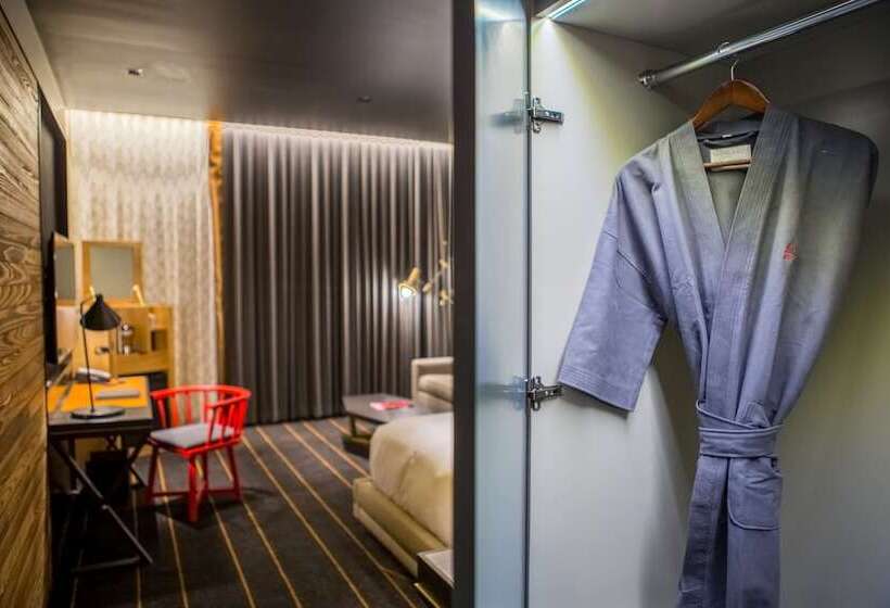 デラックスルーム, The George