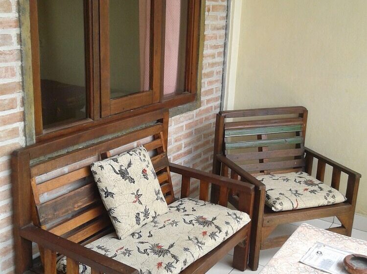 غرفة قياسية ثلاثية, Arjuna Homestay Ubud