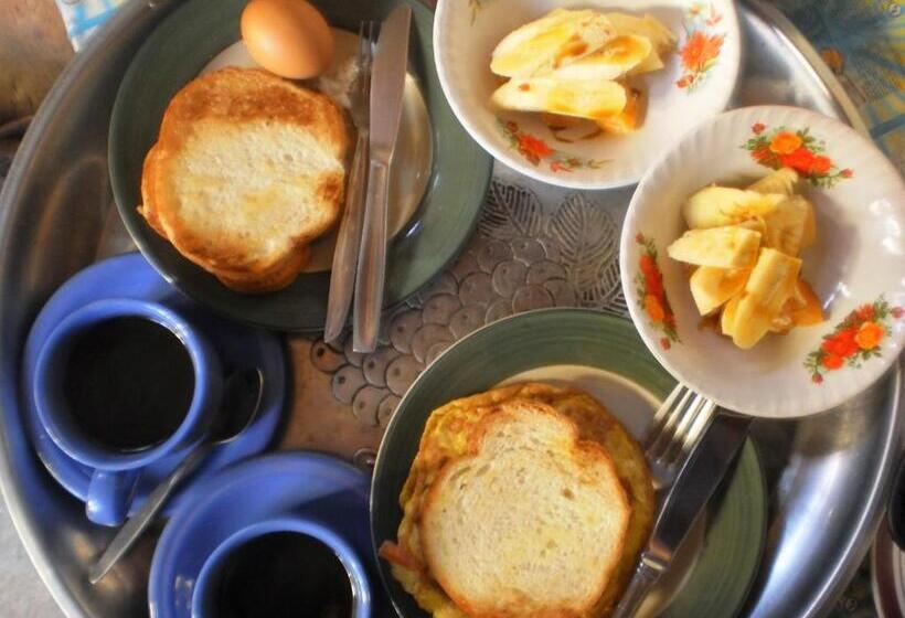 غرفة قياسية ثلاثية, Arjuna Homestay Ubud