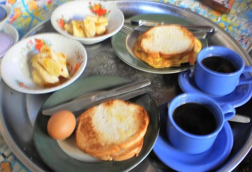 غرفة قياسية ثلاثية, Arjuna Homestay Ubud