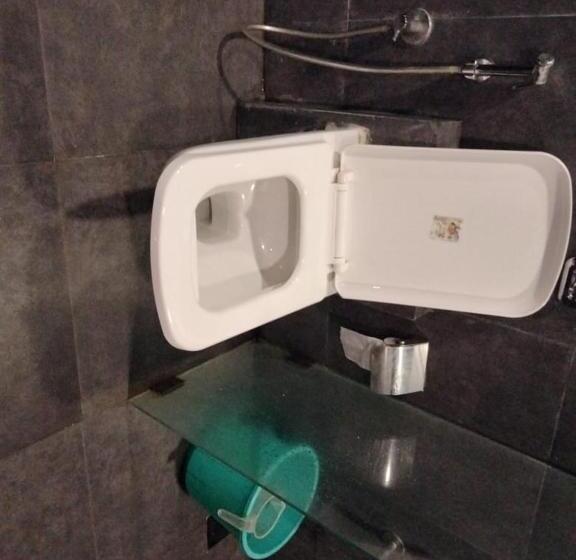 غرفة قياسية ثلاثية, Avenue Residency