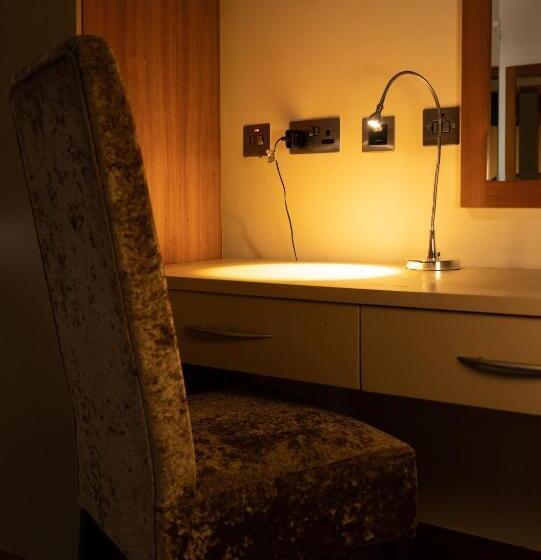 Pokój Standard Trzyosobowy, Brogans Bar &