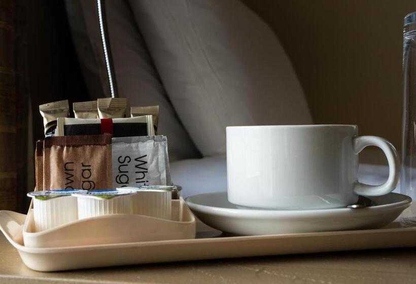 Pokój Standard Trzyosobowy, Brogans Bar &