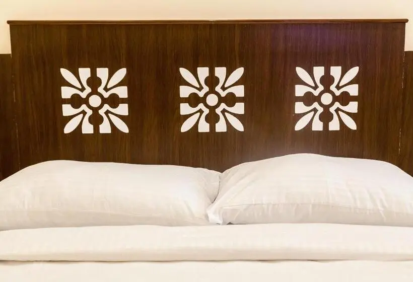 Superior Neljän Hengen Huone, City Guest House   Dadar