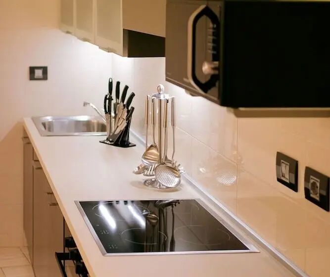 Executive-sviitti, Oak Plaza Suites