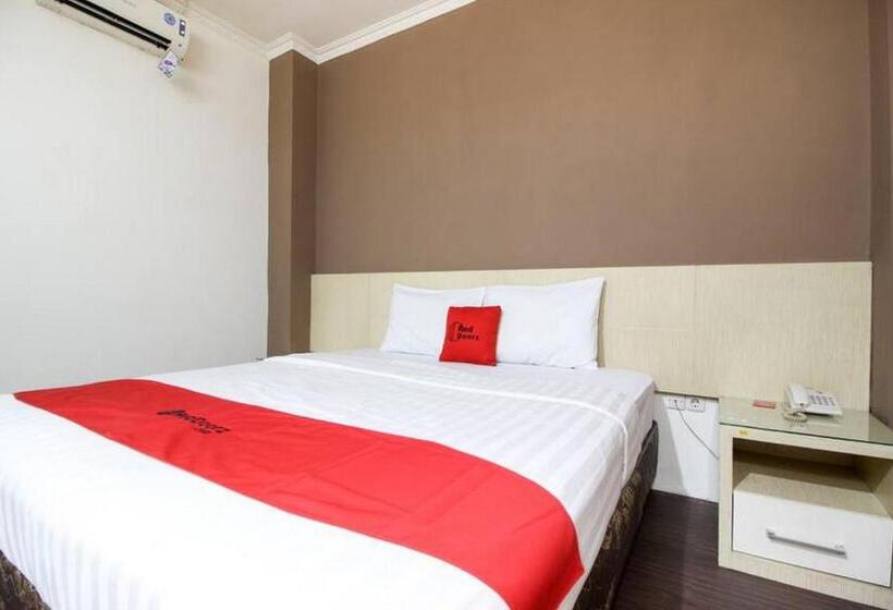 Номер Стандарт, Reddoorz Near Stadion Manahan Solo