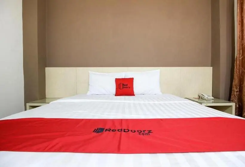 スタンダードルーム, Reddoorz Near Stadion Manahan Solo