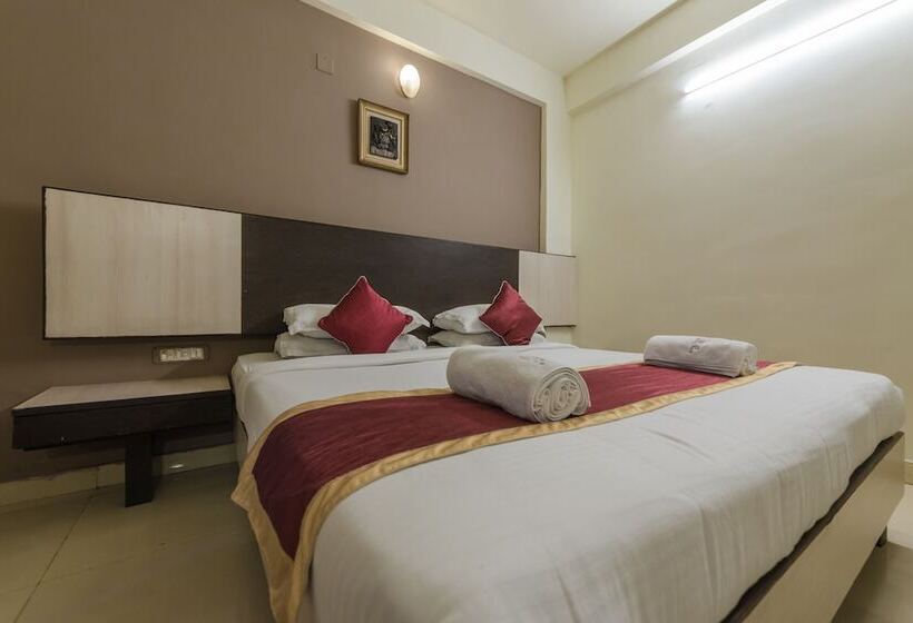 디럭스 룸, Roopa