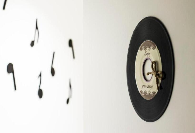 اتاق استاندارد سه نفره, Ad Hoc Rooms