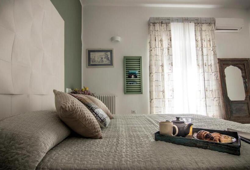 اتاق استاندارد چهارنفره با بالکن, Ad Hoc Rooms