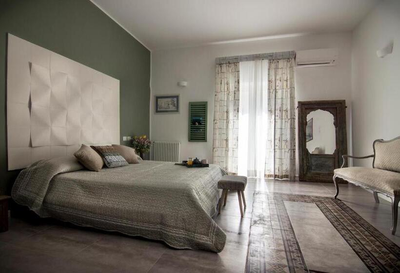 اتاق استاندارد چهارنفره با بالکن, Ad Hoc Rooms