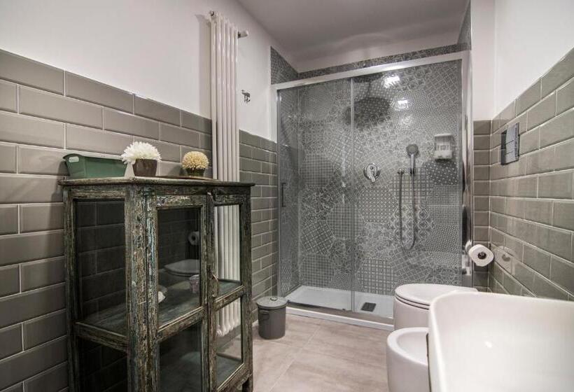 اتاق استاندارد چهارنفره با بالکن, Ad Hoc Rooms