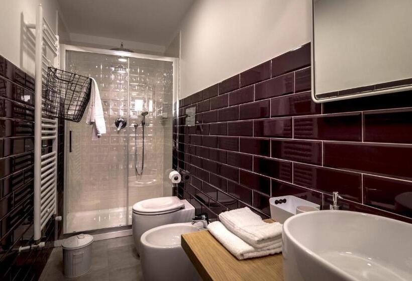 اتاق استاندارد با بالکن, Ad Hoc Rooms
