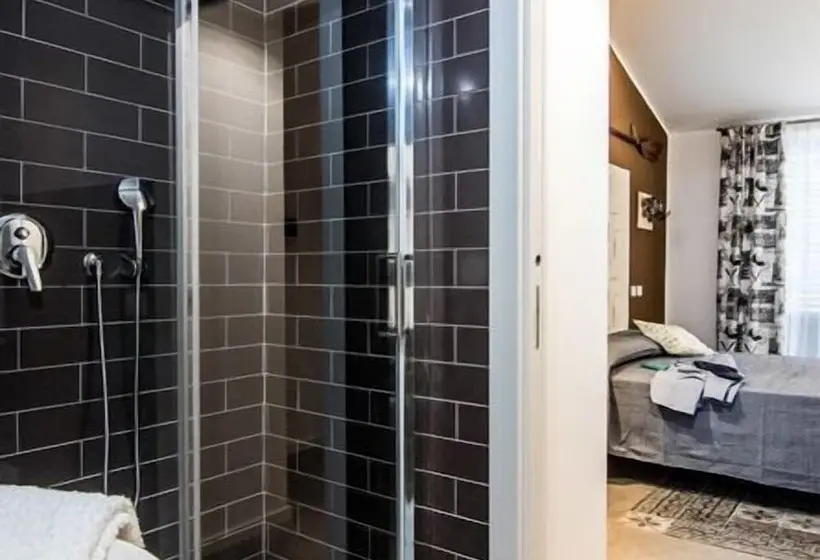Standard-huone, Ad Hoc Rooms