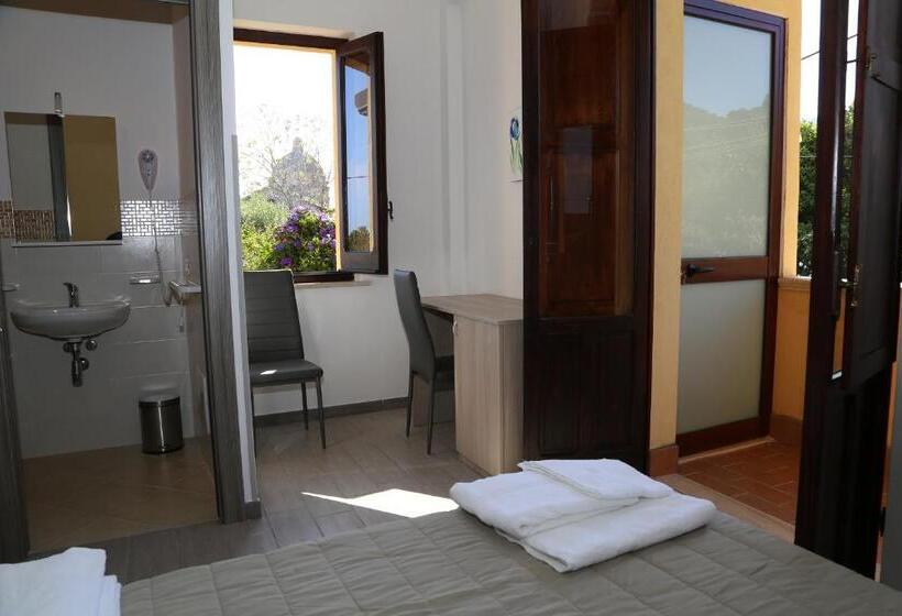 غرفة قياسية مزوَّدة بشُرفة, Arcadia