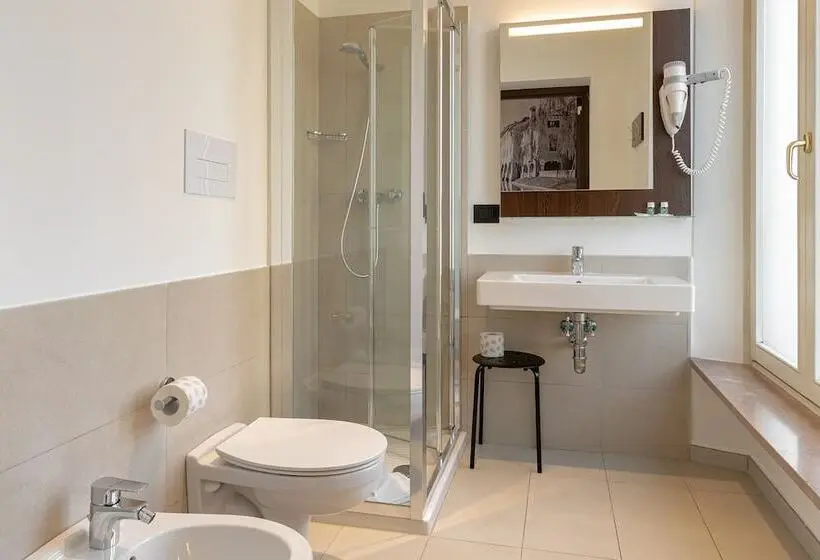 اتاق استاندارد سه نفره, B&b Hotel Treviso