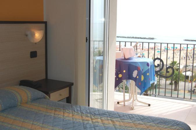 Triple Room Sea View, Cristall