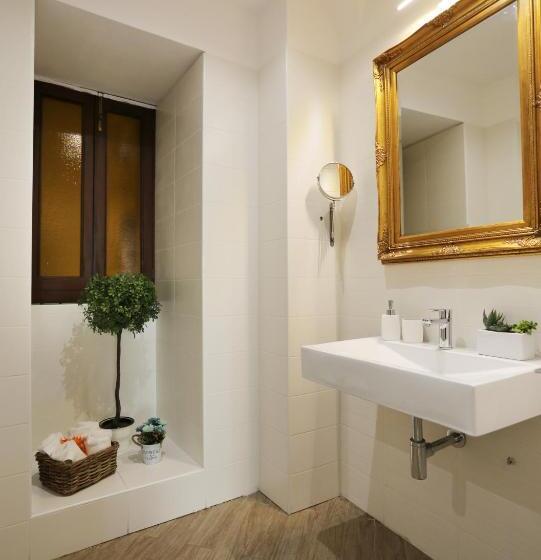 اتاق استاندارد چهارنفره با بالکن, Le Suites Del Duomo House