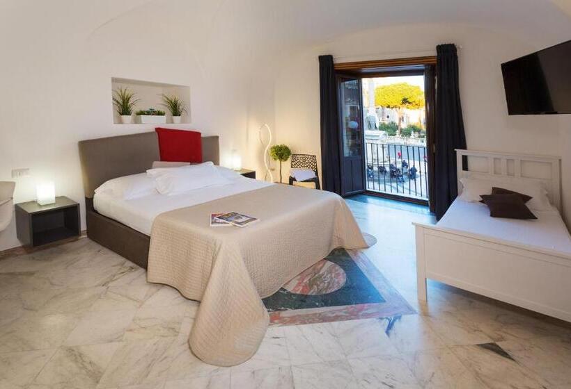 غرفة قياسية ثلاثية مزودة بشرفة, Le Suites Del Duomo House