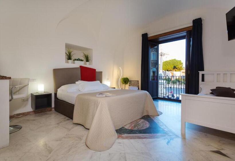 غرفة قياسية ثلاثية مزودة بشرفة, Le Suites Del Duomo House
