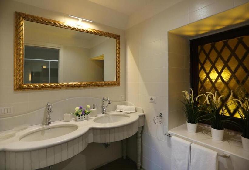 اتاق استاندارد چهارنفره با بالکن, Le Suites Del Duomo House