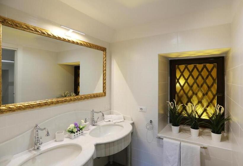 اتاق استاندارد چهارنفره با بالکن, Le Suites Del Duomo House