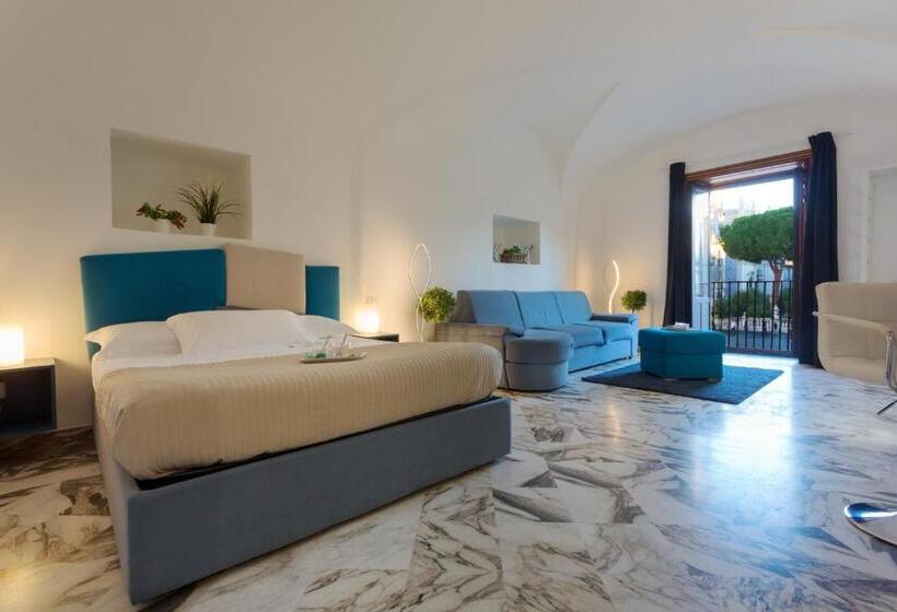 غرفة قياسية رباعية مزودة بشُرفة, Le Suites Del Duomo House