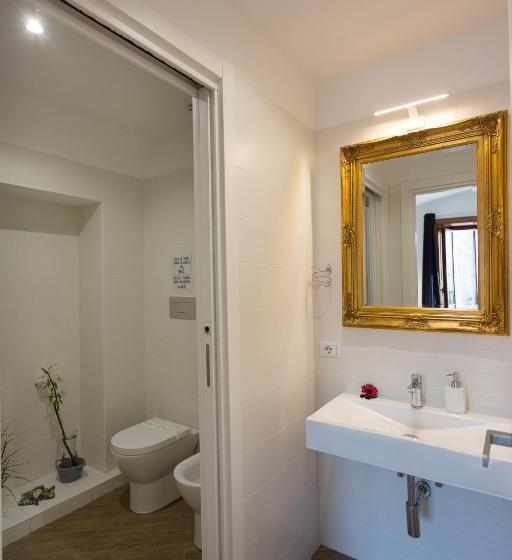 اتاق استاندارد سه تخته با بالکن, Le Suites Del Duomo House