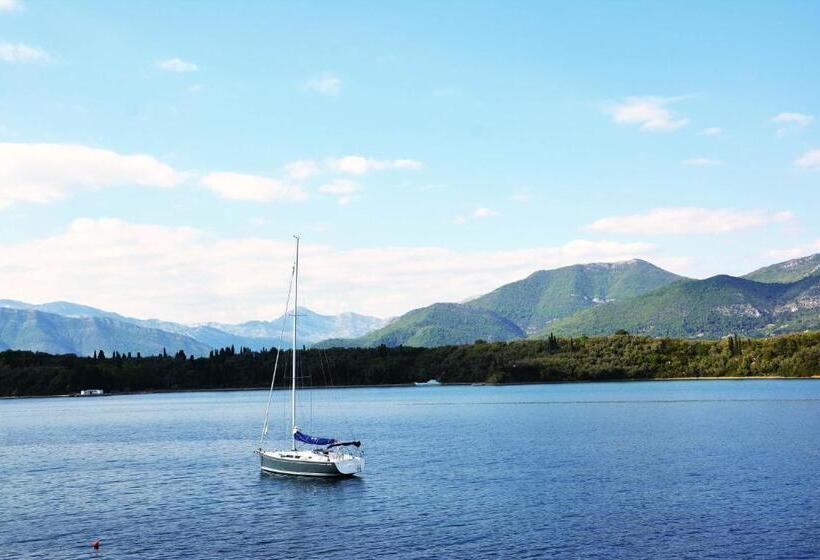 اتاق خانوادگی با چشمانداز جانبی دریا, Aparthotel Villa Lav