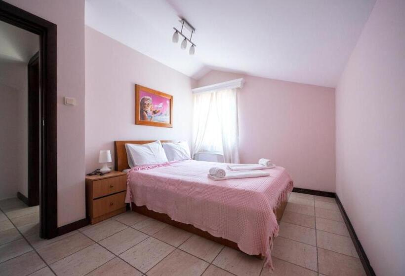 1 Bedroom Penthouse Apartment, Aparthotel Villa Lav