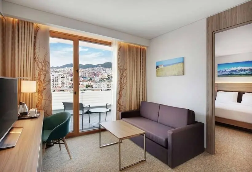 Deluxe Family Room