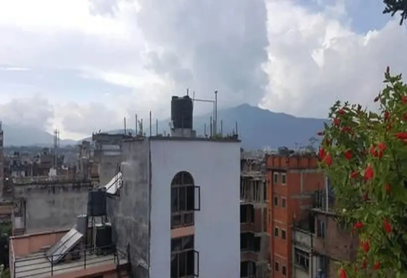 اتاق استاندارد یک تخته با سرویس بهداشتی مشترک, Himalayan Guest House