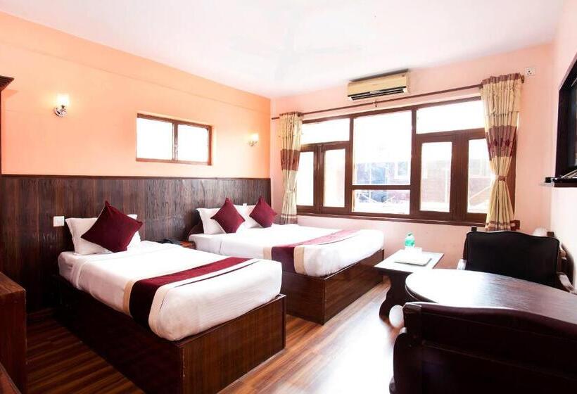 اتاق لوکس سه تخته, Holiday Taj  Ltd