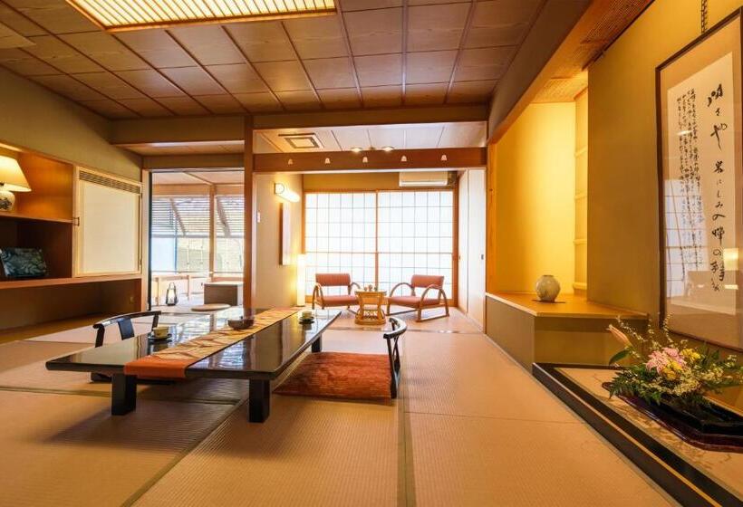 חדר משפחתי, Ichiraku Tendo Spa & Brewery