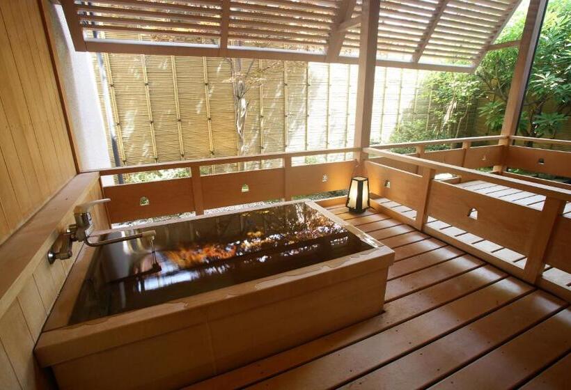 חדר משפחתי, Ichiraku Tendo Spa & Brewery